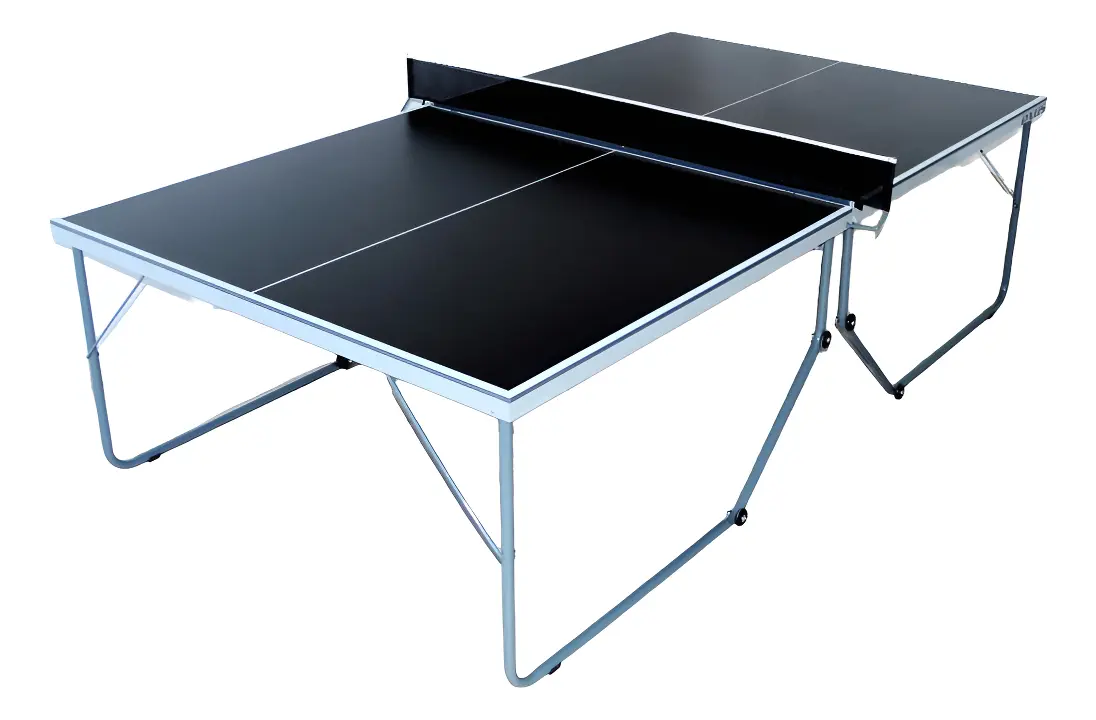 Mesa de ping pong Triumph abierta, lista para jugar